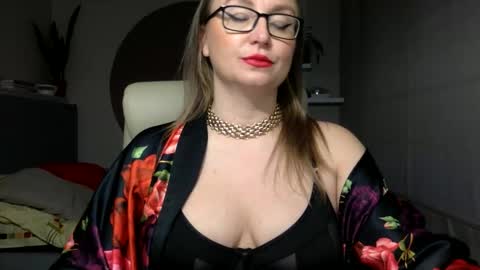Snapshot of dom_mummy chatting on October 22, 5:41 am DOM MUMMY online show from October 22, 5:41 am