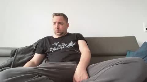 dombio_12 online show from April 12, 11:04 am