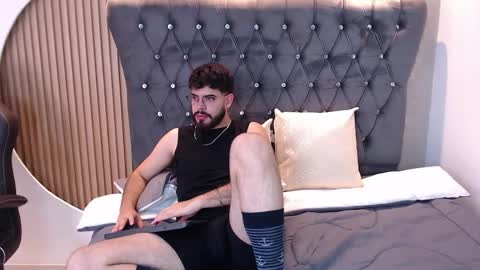 domboy  online show from May 13, 8:27 pm