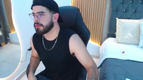 domboy  online show from May 17, 8:05 pm