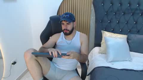 domboy  online show from May 18, 8:03 pm