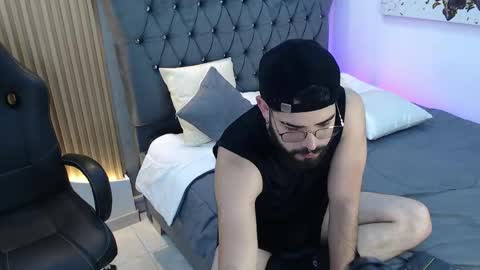 domboy  online show from May 21, 8:27 pm