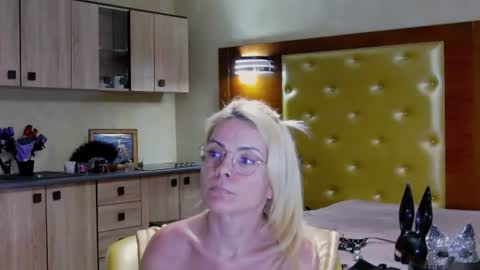 Snapshot of domcaprisse chatting on June 27, 12:22 pm domcaprisse online show from June 27, 12:22 pm