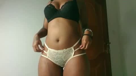 Snapshot of domecesy chatting on November 11, 8:31 pm Amarie noels online show from November 11, 8:31 pm