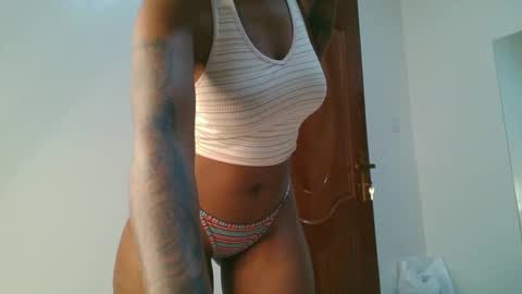 Snapshot of domecesy chatting on November 17, 10:59 pm Amarie noels online show from November 17, 10:59 pm