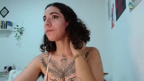 Snapshot of domenica_dos_ouros chatting on April 7, 10:53 pm sweet domme online show from April 7, 10:53 pm