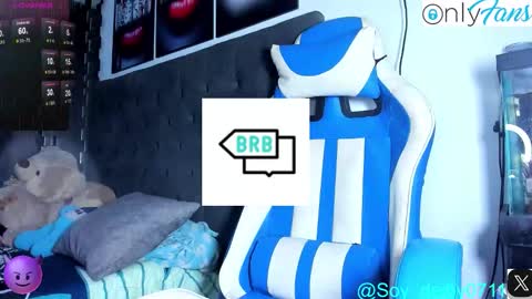 Snapshot of domenique_stoll chatting on November 27, 12:02 am DAVID 3 online show from November 27, 12:02 am