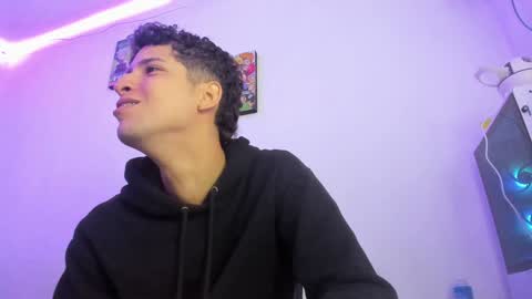 Snapshot of domi_master chatting on February 1, 1:02 am MASTER online show from February 1, 1:02 am