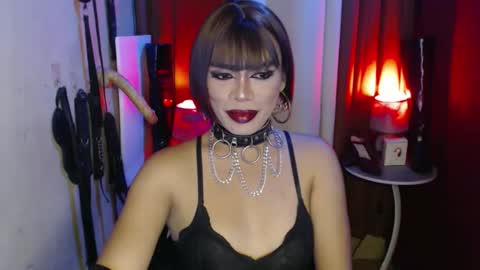 Snapshot of dominantrix_diannaxxx chatting on September 20, 4:46 am diana online show from September 20, 4:46 am