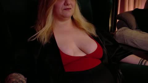 Snapshot of dominasadique chatting on May 7, 9:20 pm SADE online show from May 7, 9:20 pm