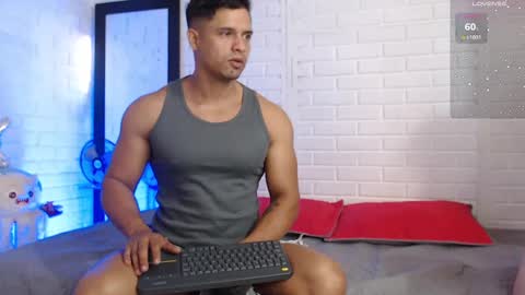 Snapshot of dominc_berry chatting on January 18, 1:29 pm Dominc berry online show from January 18, 1:29 pm