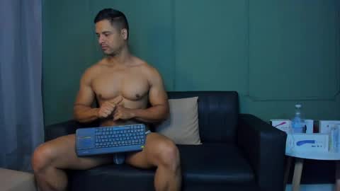 Snapshot of dominc_berry chatting on May 12, 12:02 pm Dominc berry online show from May 12, 12:02 pm