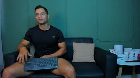 Snapshot of dominc_berry chatting on June 4, 12:11 pm Dominc berry online show from June 4, 12:11 pm