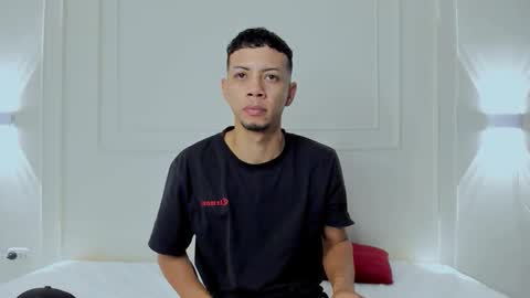 Snapshot of dominic__brown chatting on February 21, 2:12 am Dominic online show from February 21, 2:12 am