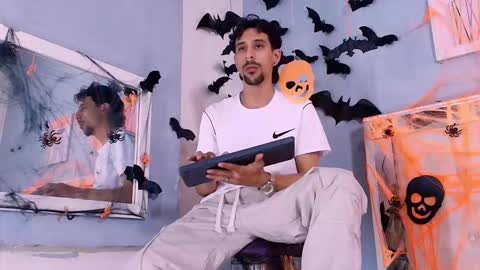 Snapshot of dominic_blade chatting on October 30, 5:57 pm Dominic online show from October 30, 5:57 pm