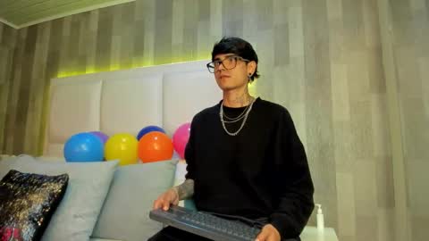 Snapshot of dominic_foox chatting on February 14, 2:03 pm Dominic foox online show from February 14, 2:03 pm