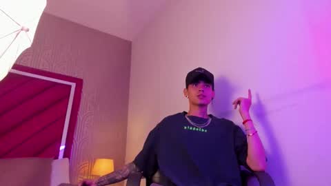 Snapshot of dominic_foox chatting on February 26, 1:32 pm Dominic foox online show from February 26, 1:32 pm