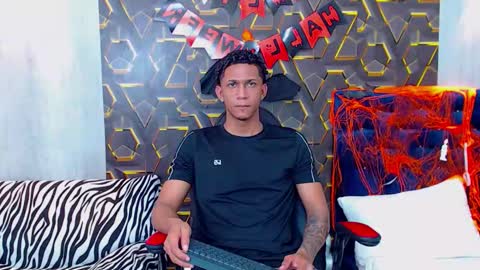 dominic_smith_ online show from October 26, 6:14 pm