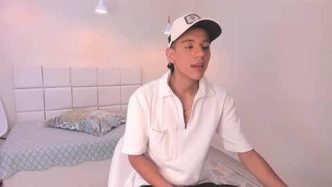 dominicjonnes online show from February 23, 7:33 pm