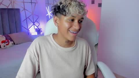 Snapshot of dominick_joness chatting on January 9, 8:55 pm Dominick online show from January 9, 8:55 pm