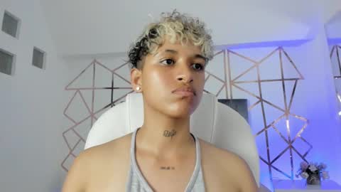 Snapshot of dominick_joness chatting on January 11, 11:46 pm Dominick online show from January 11, 11:46 pm