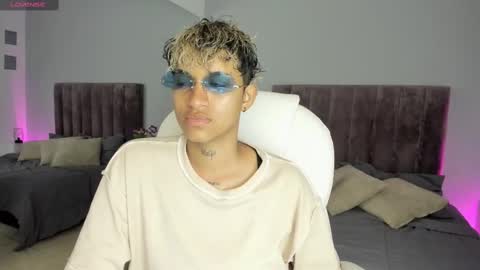 Snapshot of dominick_joness chatting on January 19, 1:33 pm Dominick online show from January 19, 1:33 pm