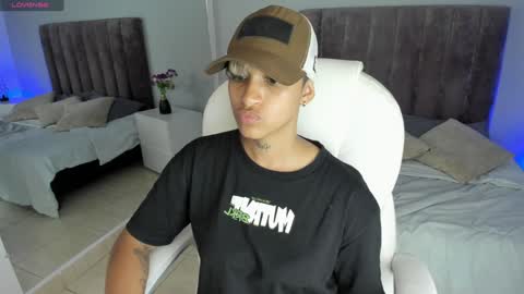 Snapshot of dominick_joness chatting on January 22, 2:26 am Dominick online show from January 22, 2:26 am