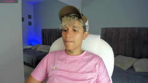 Snapshot of dominick_joness chatting on January 22, 10:59 pm Dominick online show from January 22, 10:59 pm