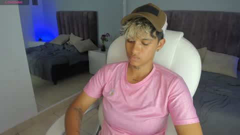 Snapshot of dominick_joness chatting on January 23, 2:02 am Dominick online show from January 23, 2:02 am