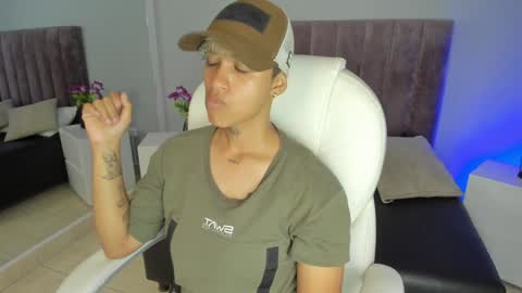 Snapshot of dominick_joness chatting on January 28, 9:19 pm Dominick online show from January 28, 9:19 pm