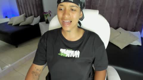 Snapshot of dominick_joness chatting on January 29, 8:35 pm Dominick online show from January 29, 8:35 pm