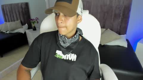 Snapshot of dominick_joness chatting on January 29, 11:46 pm Dominick online show from January 29, 11:46 pm