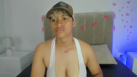 Snapshot of dominick_joness chatting on February 1, 10:44 pm Dominick online show from February 1, 10:44 pm