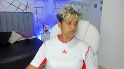 Snapshot of dominick_joness chatting on February 3, 8:24 pm Dominick online show from February 3, 8:24 pm