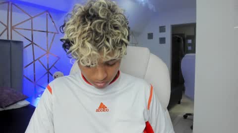 Snapshot of dominick_joness chatting on February 3, 11:47 pm Dominick online show from February 3, 11:47 pm