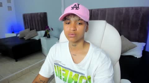 Snapshot of dominick_joness chatting on February 7, 8:42 pm Dominick online show from February 7, 8:42 pm