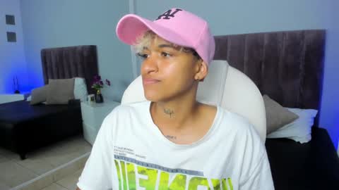 Snapshot of dominick_joness chatting on February 8, 1:00 am Dominick online show from February 8, 1:00 am