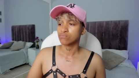 Snapshot of dominick_joness chatting on February 8, 8:42 pm Dominick online show from February 8, 8:42 pm