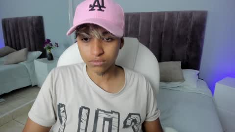 Snapshot of dominick_joness chatting on February 8, 11:45 pm Dominick online show from February 8, 11:45 pm