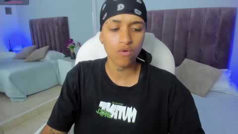 Snapshot of dominick_joness chatting on February 10, 10:19 pm Dominick online show from February 10, 10:19 pm