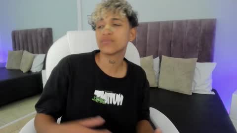 Snapshot of dominick_joness chatting on February 12, 1:30 am Dominick online show from February 12, 1:30 am