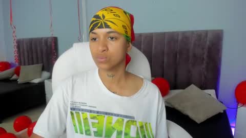 Snapshot of dominick_joness chatting on February 15, 10:21 pm Dominick online show from February 15, 10:21 pm