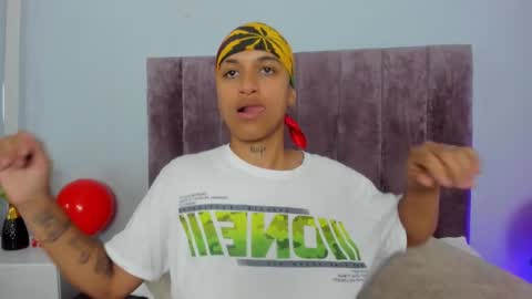 Snapshot of dominick_joness chatting on February 16, 1:25 am Dominick online show from February 16, 1:25 am