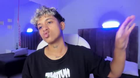 Snapshot of dominick_joness chatting on February 19, 8:52 pm Dominick online show from February 19, 8:52 pm