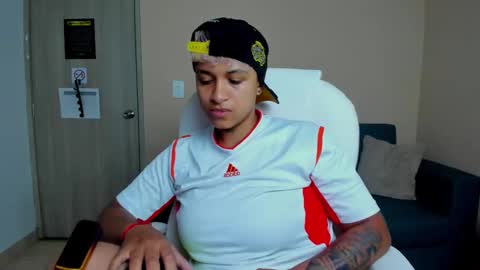 Snapshot of dominick_joness chatting on September 10, 4:56 am Dominick online show from September 10, 4:56 am