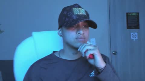 Snapshot of dominick_joness chatting on October 6, 4:10 am Dominick online show from October 6, 4:10 am