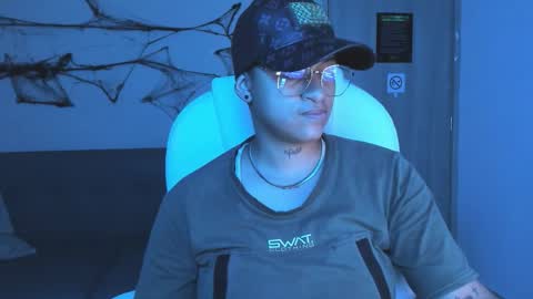 Snapshot of dominick_joness chatting on October 7, 6:43 am Dominick online show from October 7, 6:43 am