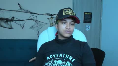 Snapshot of dominick_joness chatting on October 18, 5:32 am Dominick online show from October 18, 5:32 am