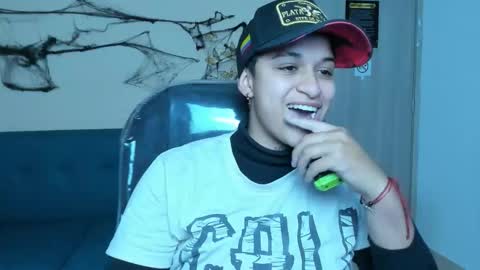 Snapshot of dominick_joness chatting on October 21, 5:08 am Dominick online show from October 21, 5:08 am