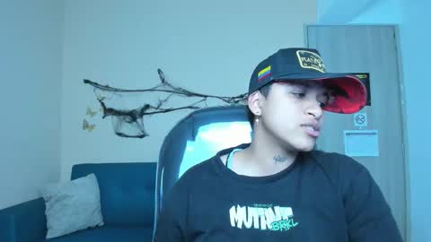 Snapshot of dominick_joness chatting on October 28, 5:55 am Dominick online show from October 28, 5:55 am